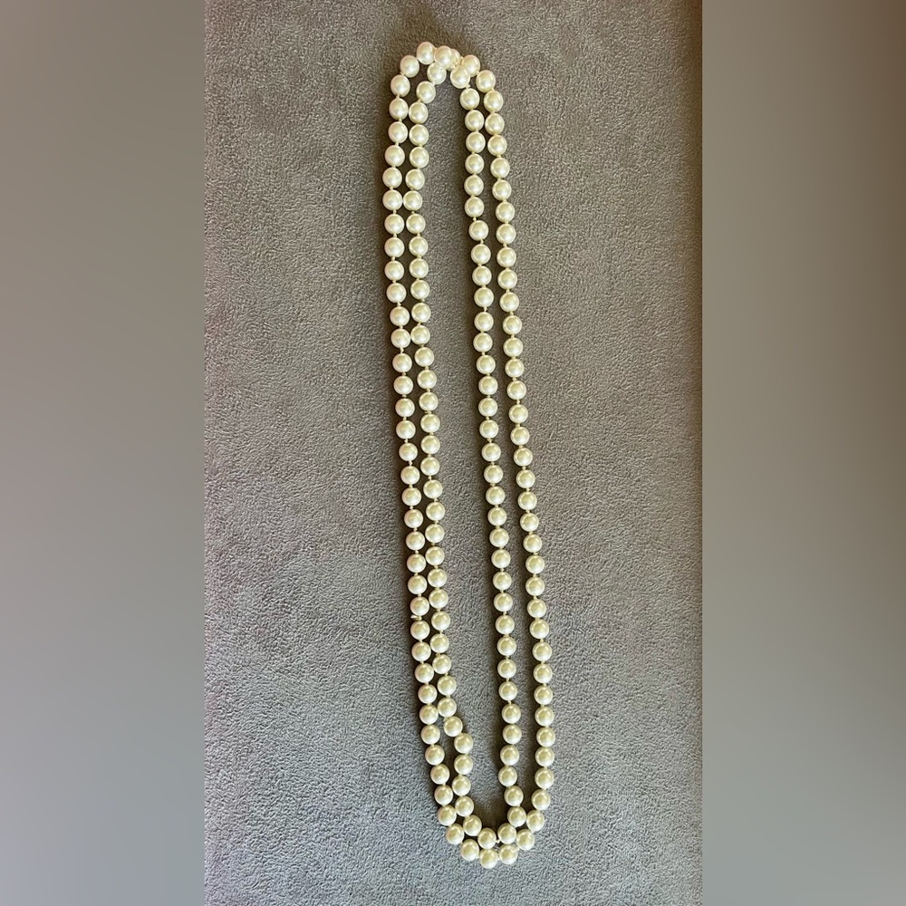 Faux Pearl Necklace Infinity Loop Classy Timeless Preppy Quiet Luxury